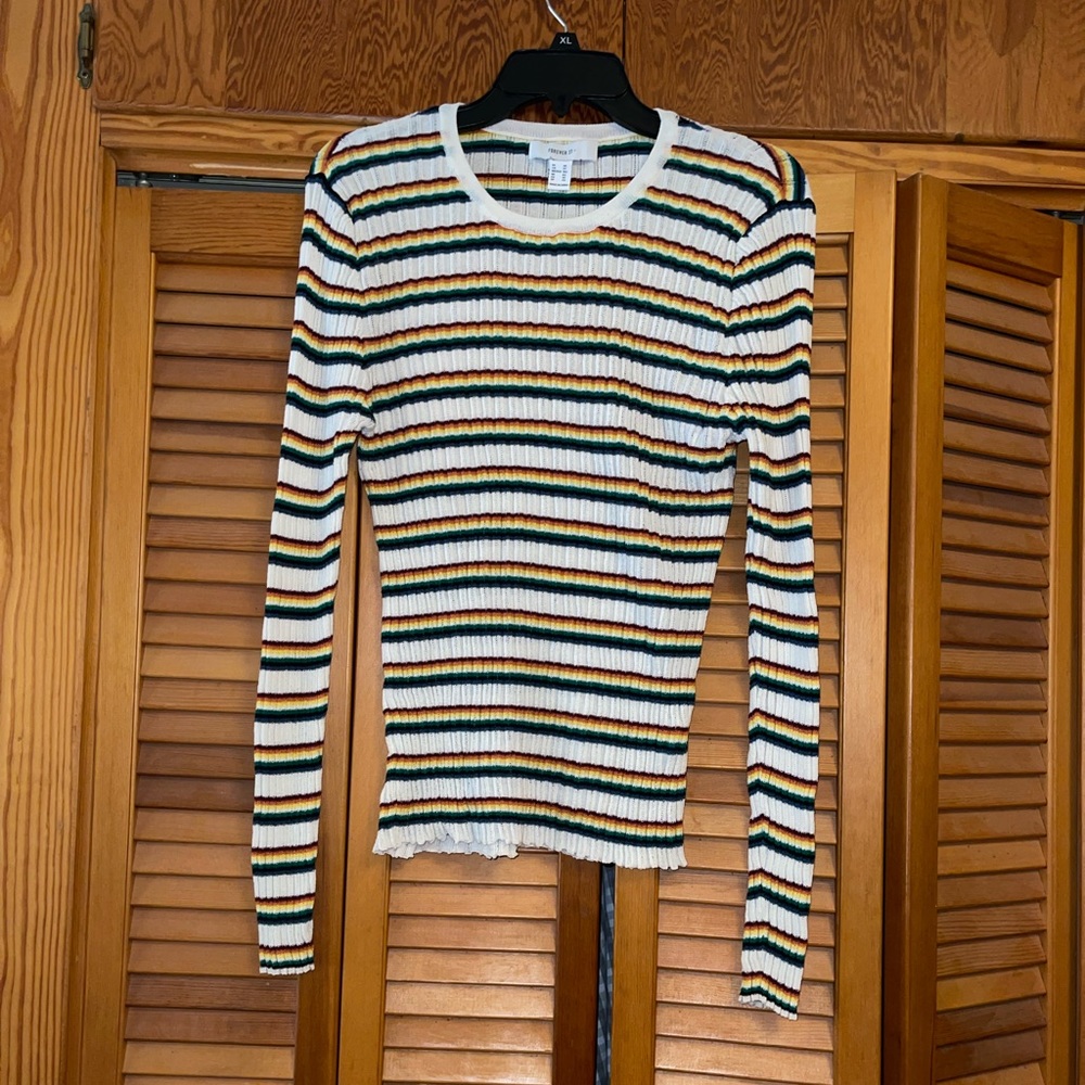 Long sleeved, rainbow stripped top 🌈
